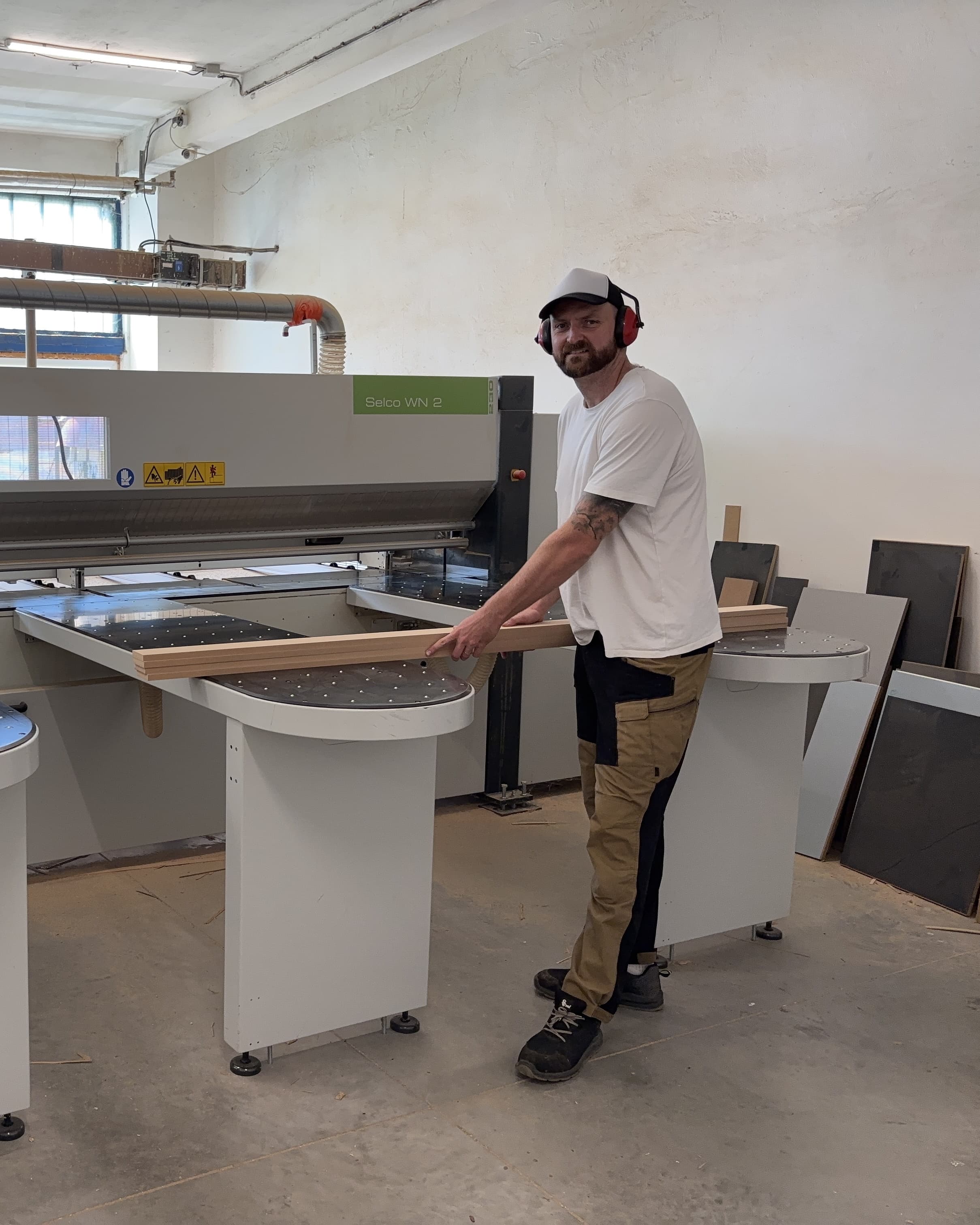 Tom, TallWoodMaker, at the panel saw with a wood board