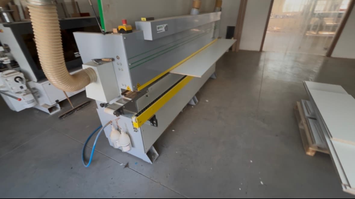 Edge banding machine applying banding to a panel